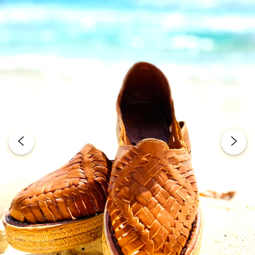 Women's Huarache Sandals size 5.5 cute platform style, see pictures